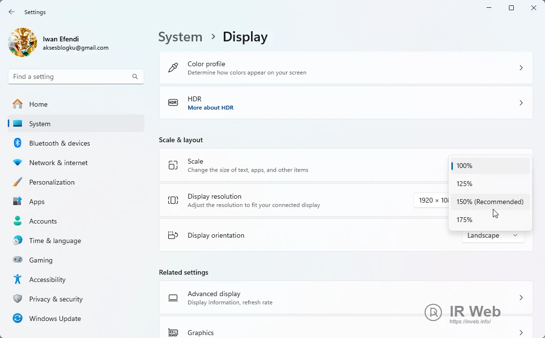 Tangkapan layar pengaturan tampilan di Windows 11 yang menyorot opsi 'Display resolution' dan 'Scale'.