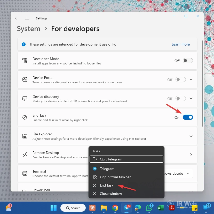 Tangkapan layar pengaturan Taskbar di Windows 11 dengan opsi 'End task' yang disorot dan diaktifkan.