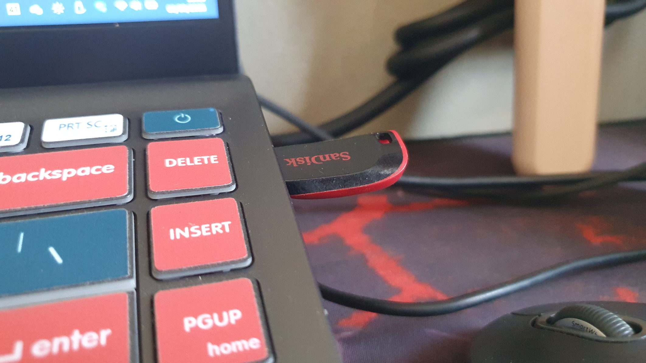 Gambar Flashdisk Di colok ke Laptop