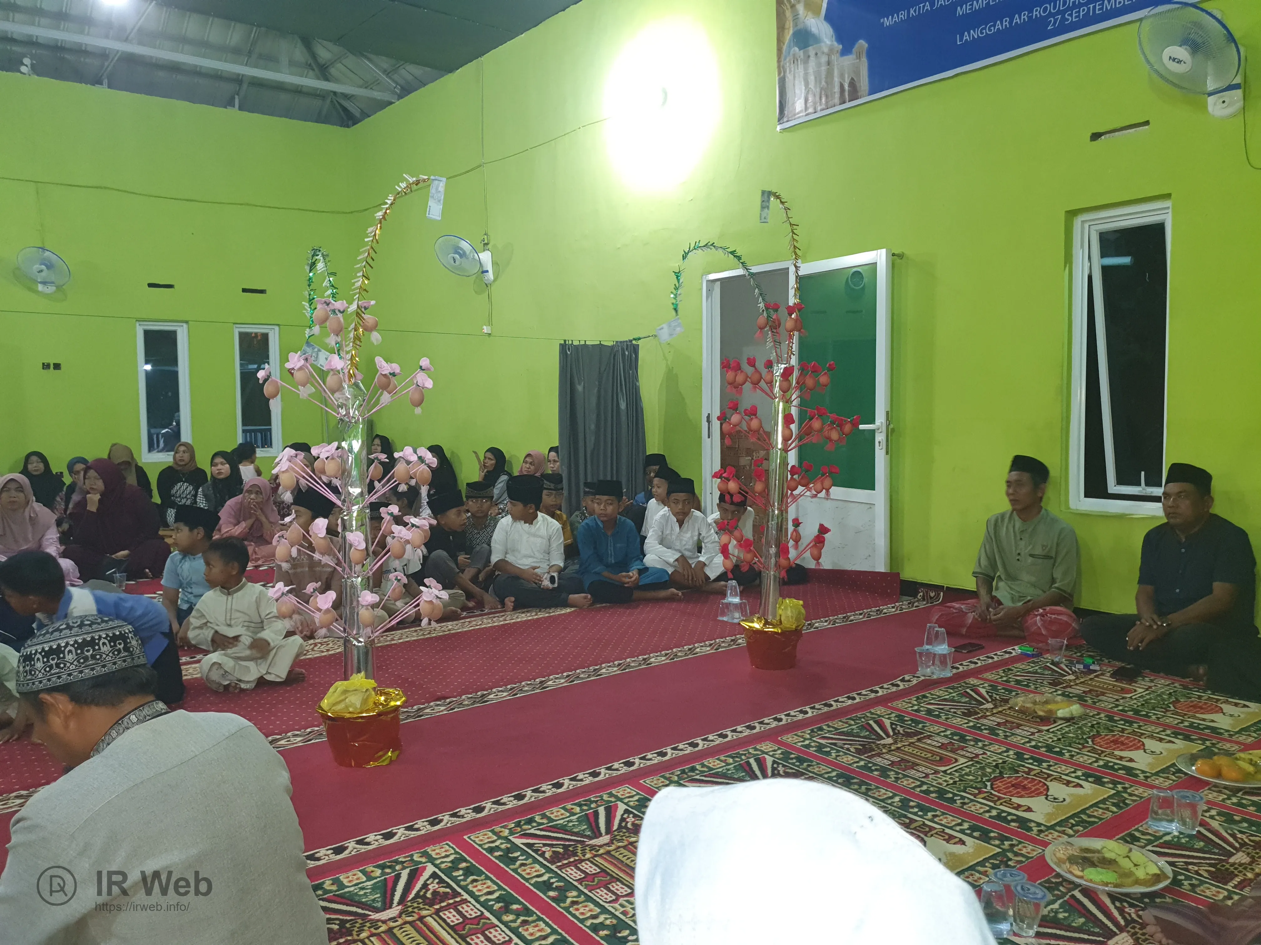 Anak-anak yang bertugas sebagai MC.