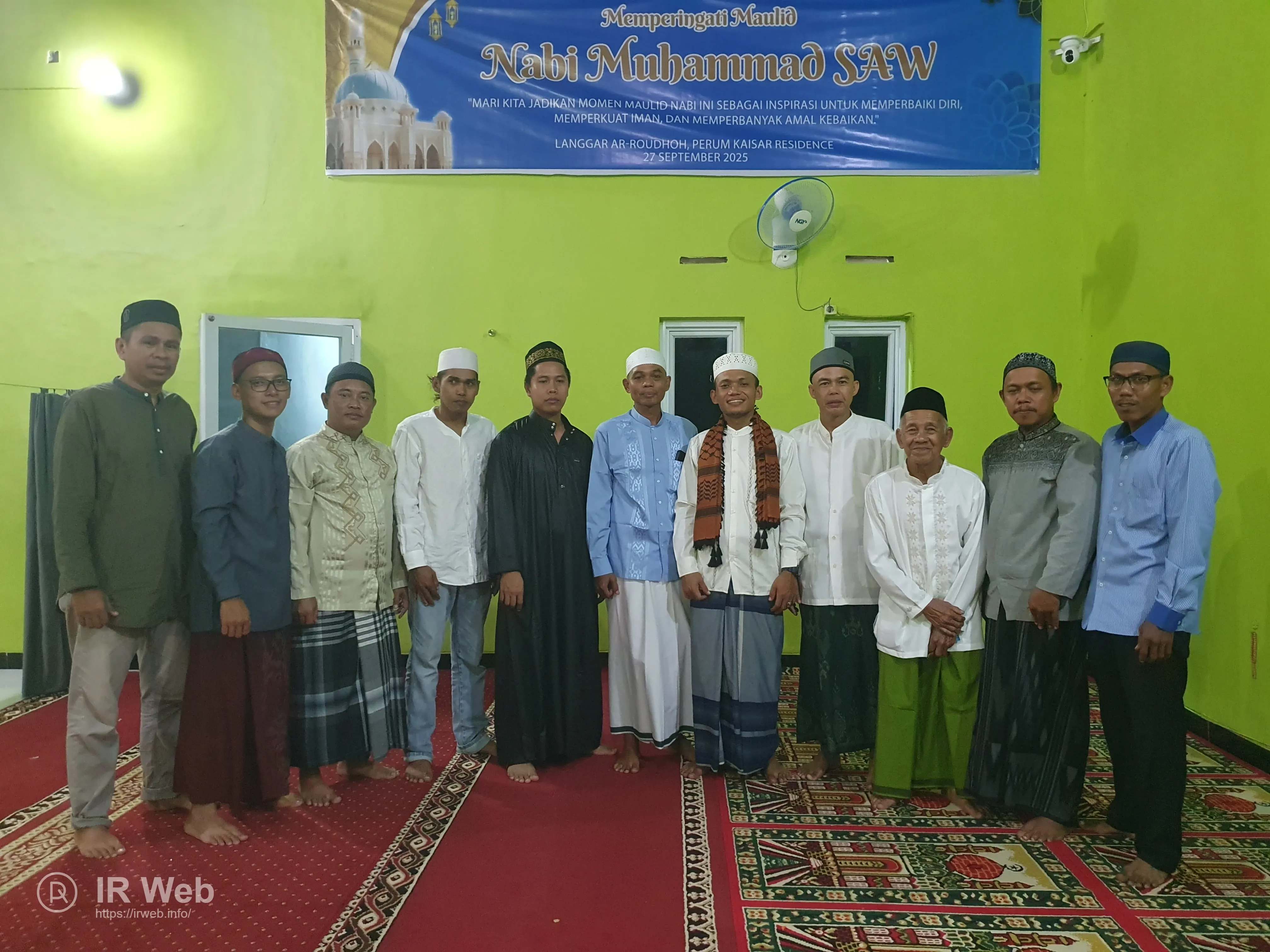 Warga yang hadir dengan khidmat.
