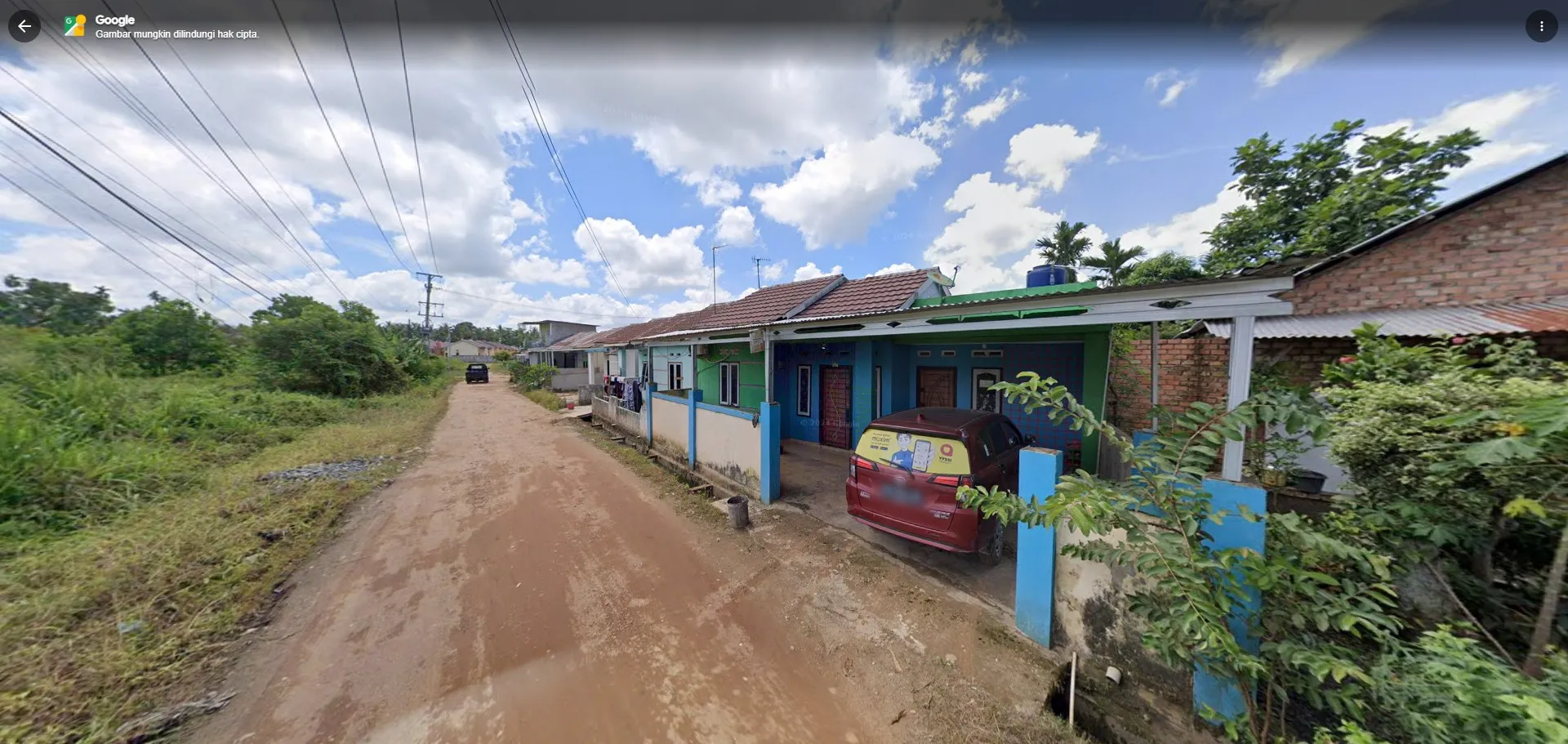 Gerbang masuk perumahan Kaisar Residence