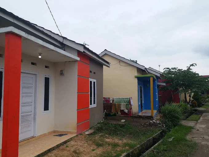 Gerbang masuk perumahan Kaisar Residence.